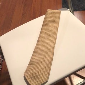 Lord & Taylor men’s Exclusive Tie - 100% SILK